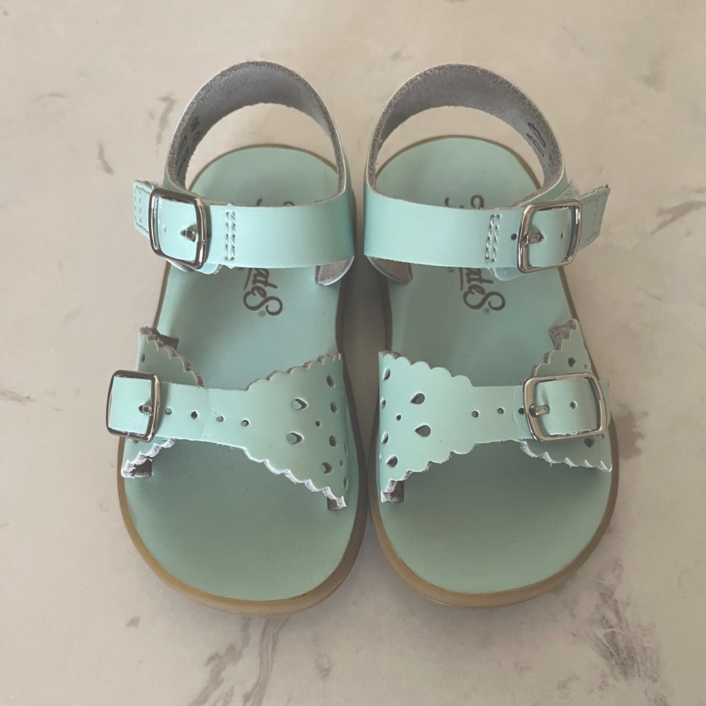 FootMates Sandals in mint, size toddler 6.